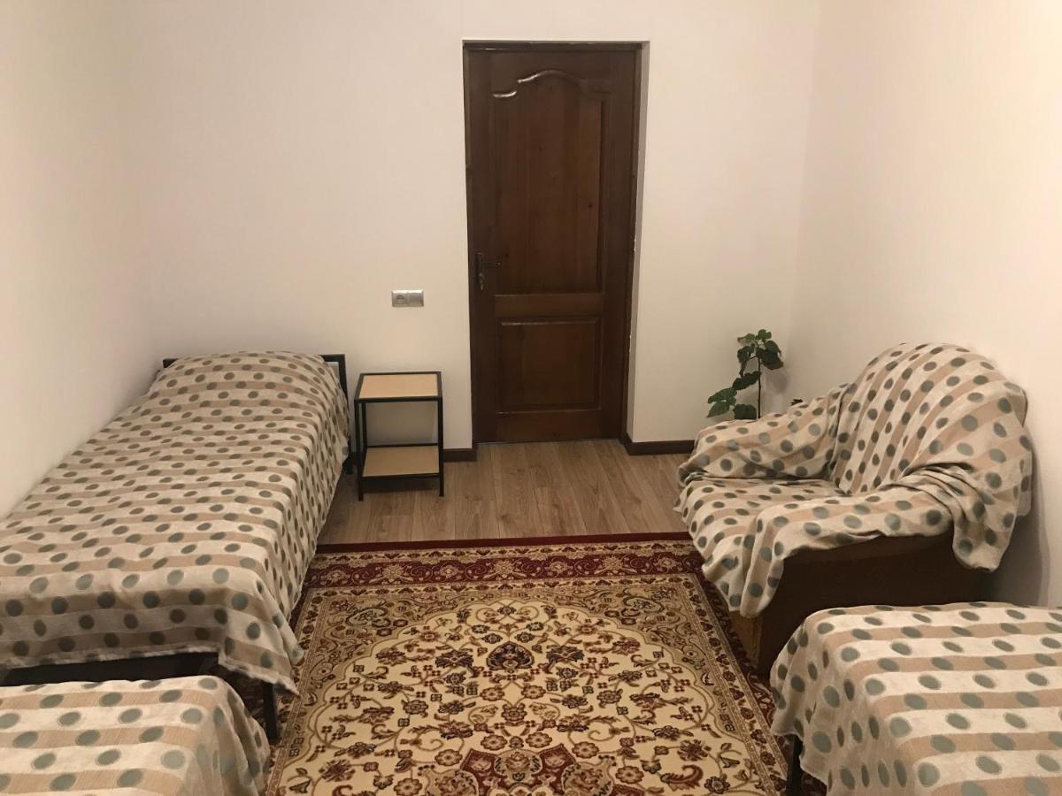 Agyn Guest House Karakol Eksteriør bilde
